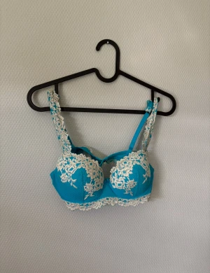 Intimissimi bh - I nyskick! Inga defekter alls förutom att lappen är trasig!! Den är i storlek 75B!🥰❤️