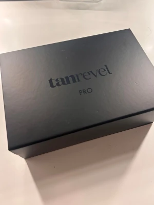 Tanrevel Pro  - Jag säljer min Tanrevel Pro som är oanvänd pga att jag fick 2. Allting som tillkommer är orört i lådan. Kan självklart skicka fler bilder om det behövs😊Pris kan diskuteras vid snabb affär
