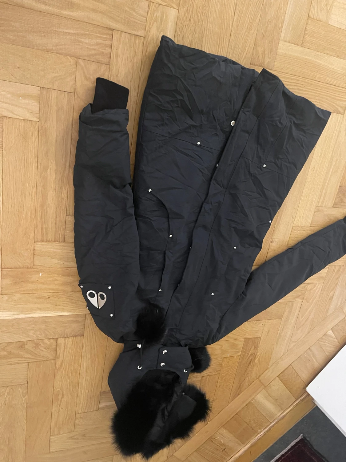 Svart dunjacka med päls från Moose Knuckles - 3