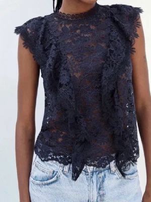 Zara blus - Fin topp från Zara, använd nån enstaka gång💞 skriv för fler bilder eller frågor💞