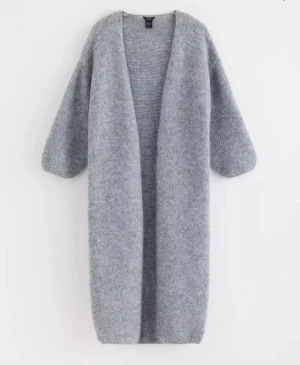 Lindex Cardigan - Jättesöt stickad cardigan köpt på Lindex. Den är helt ny med prislapp kvar. Nypris 500kr💕