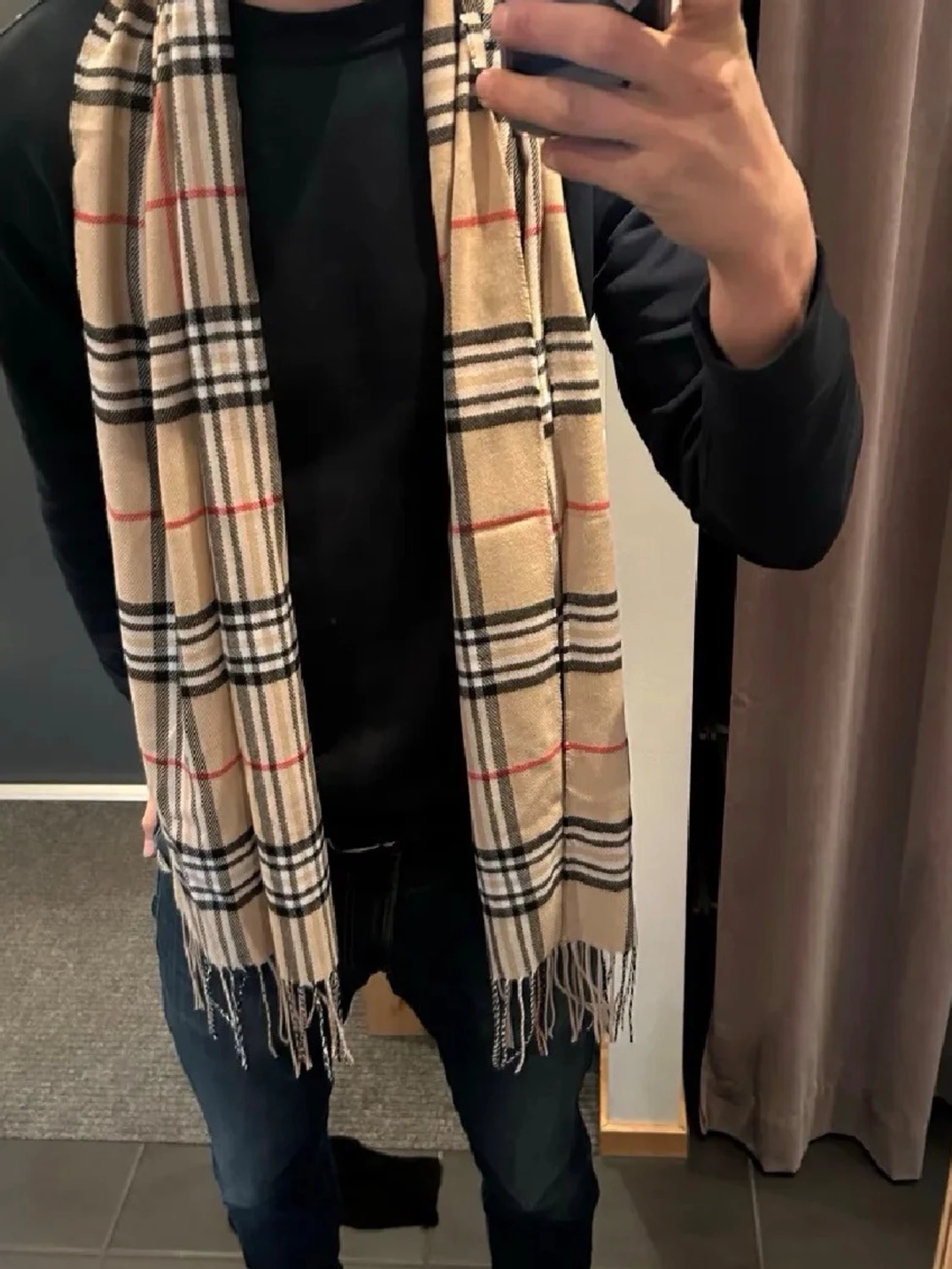 Beige rutig halsduk med fransar - 1