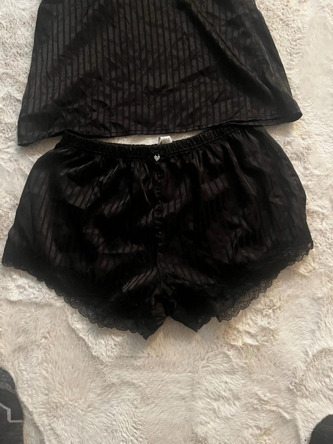 Svart randig Satin Pyjamas  - 2