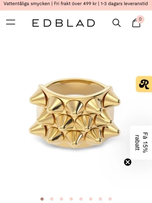 Edblad ring  - Edblad ring jättefin och bara använt i några månader. Inga defekter skriv vid fler frågor✨💓i storlek 17.50