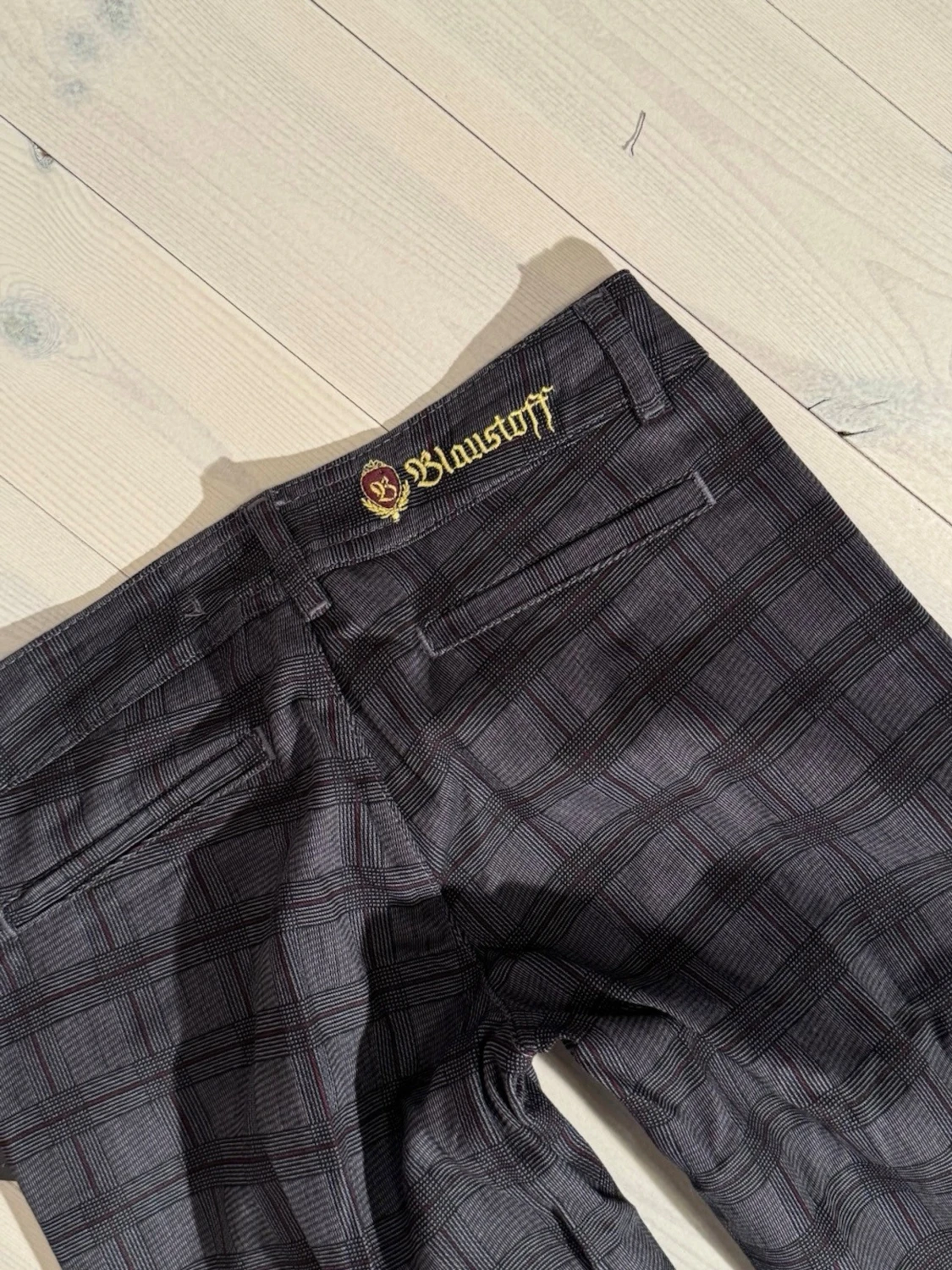 Lågmidjade rutiga kostymbyxor  - 5