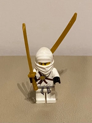 LEGO Ninjago-Zane - Lego Ninjago Zane från 2012.Figuren är en del av LEGO NINJAGO-temat och kan användas som samlarobjekt eller i lekset.