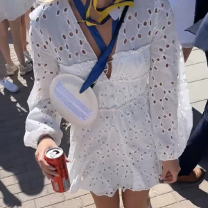 Klänning Zara  - Superfin klänning perfekt till student och sommar🤩