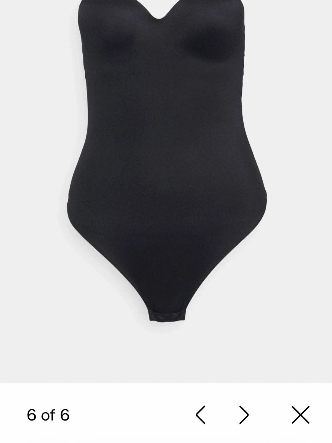 Svart body med tunna axelband