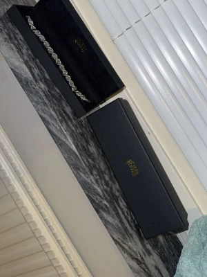 Kejsar armband - Säljer en kejsar armband 8mm äkta 925 sterling silver kan slänga in en silver ring från kejsar också vid snabb affär ringer är inte äkta silver 2500 för båda