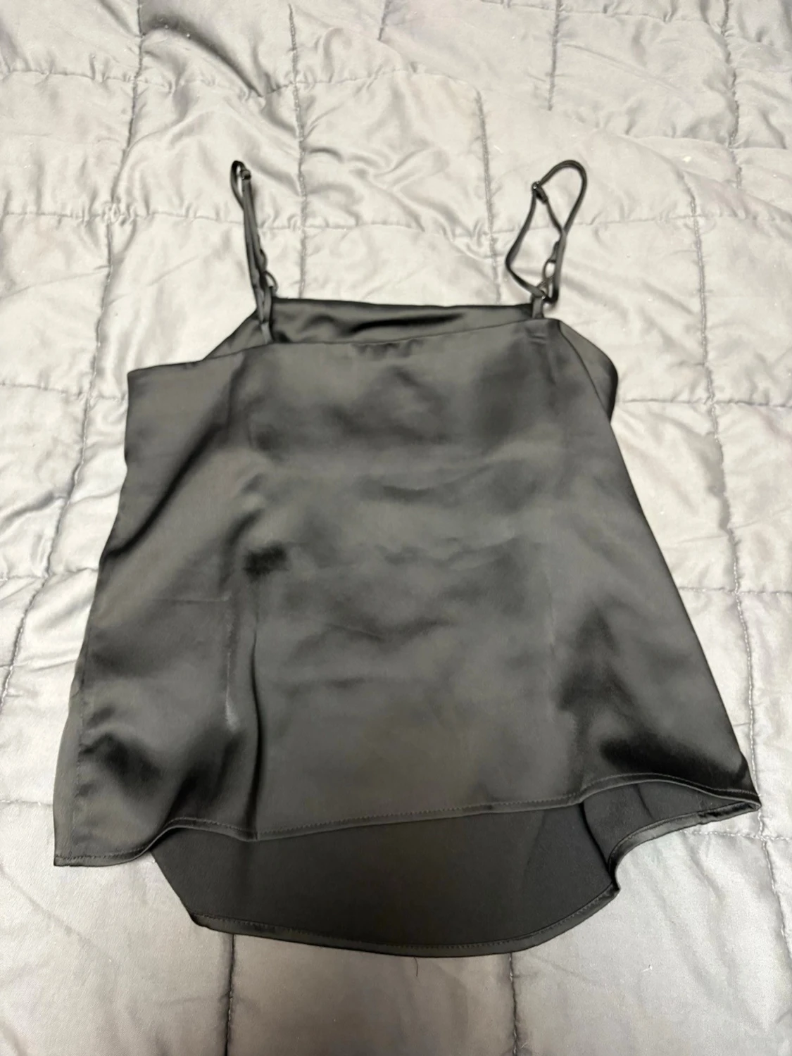 Svart satinlinne från H&M med strassdetalj - 2