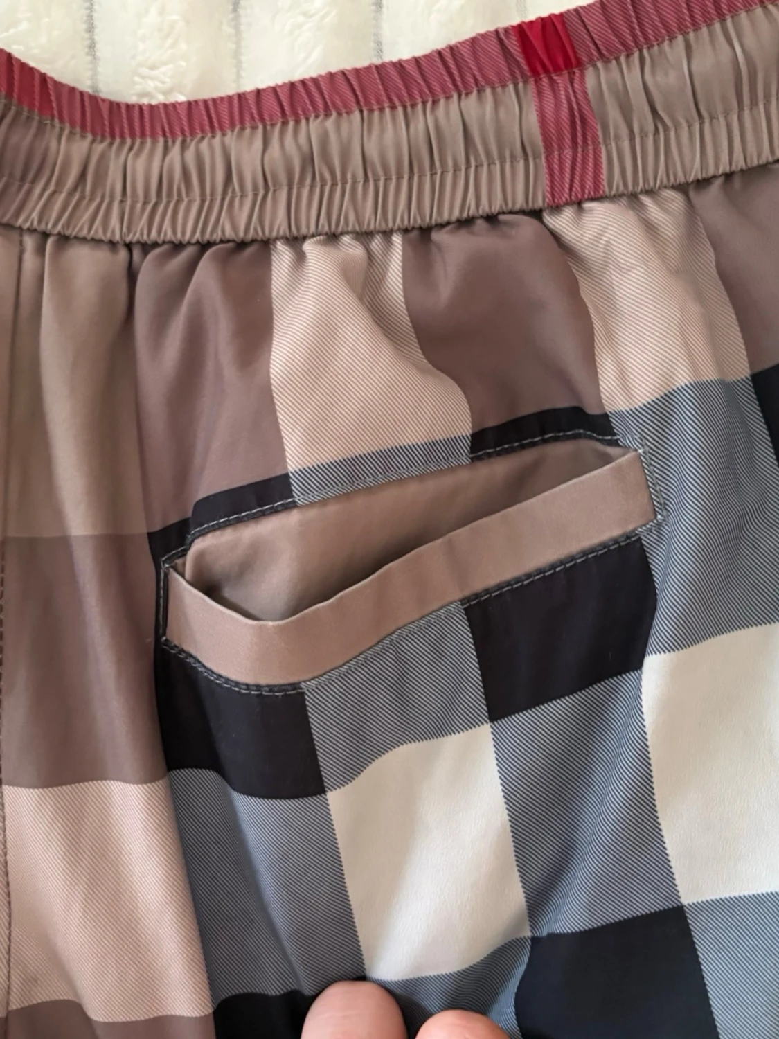 Rutig Burberry shorts med snörning - 1