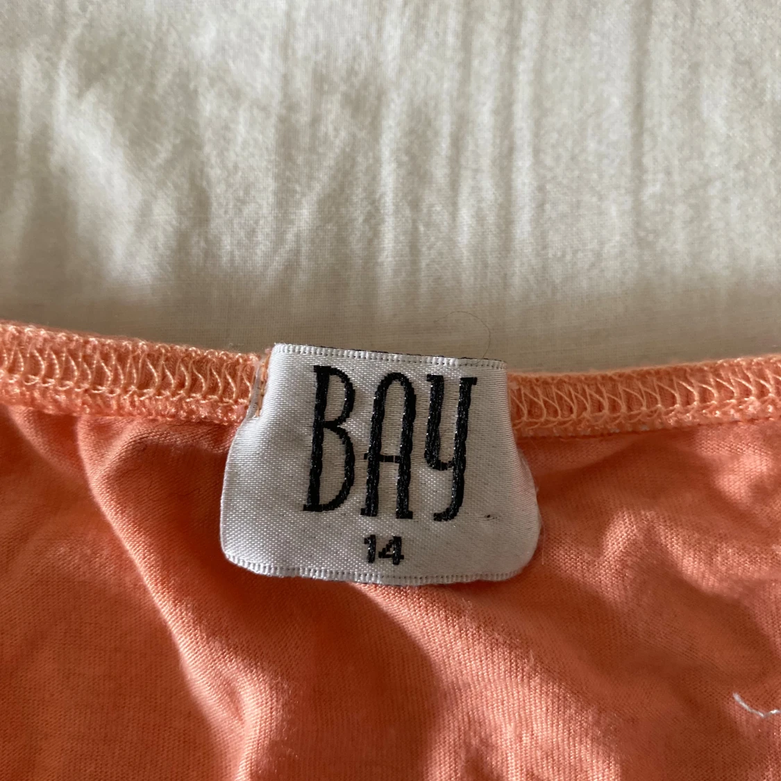 Linnetopp med spets från BAY - 2