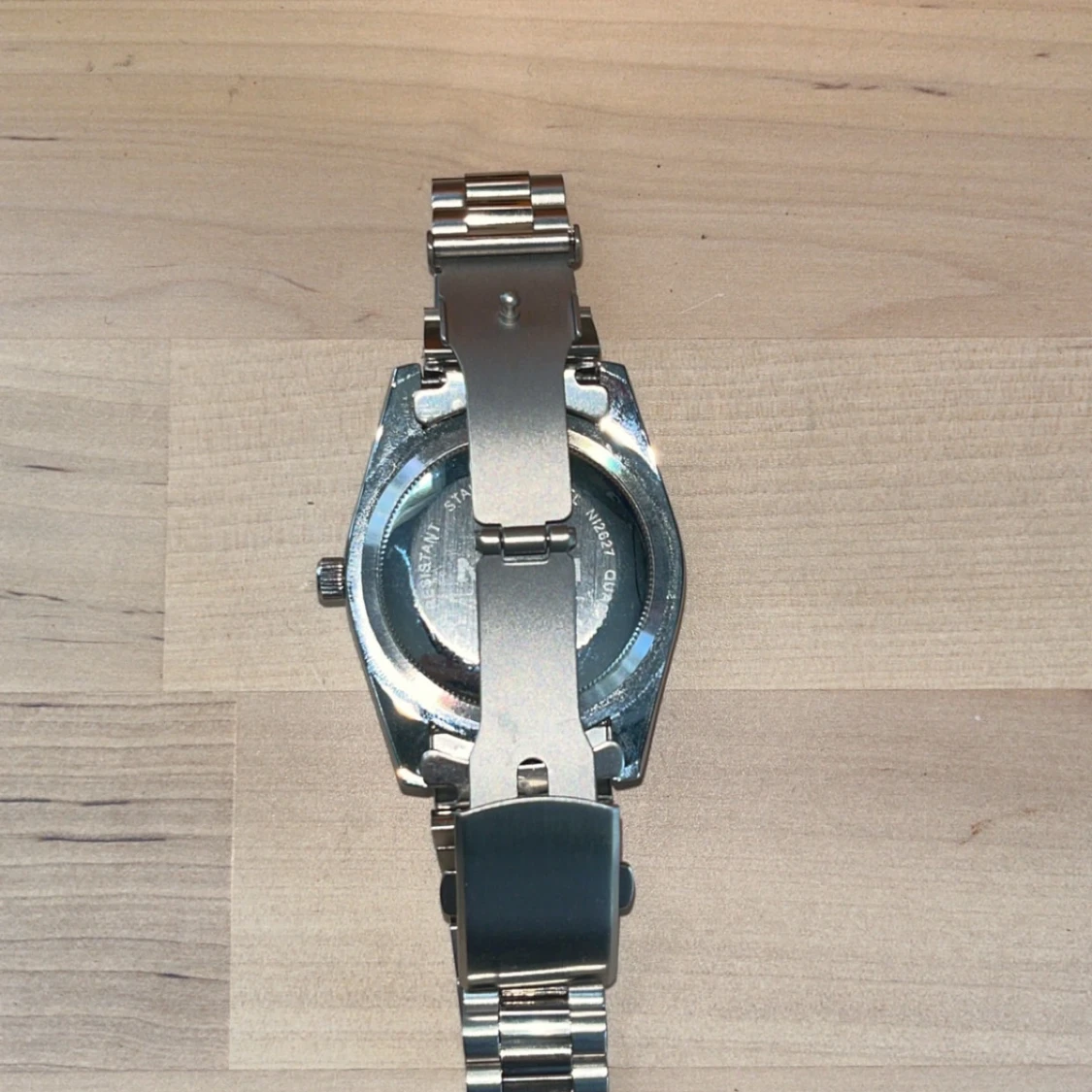 Silverfärgad klocka från Nibosi - 1