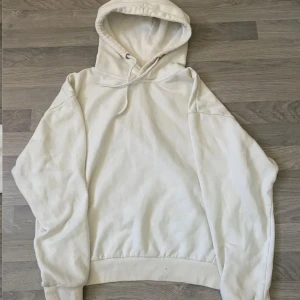 Hoodie - Vit hoodie i väldigt bra skick