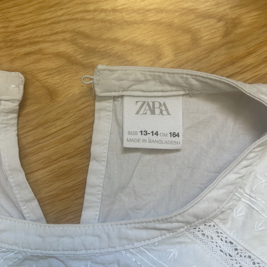 Vit broderad blus från Zara - 2