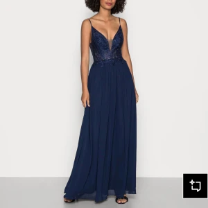 Balklänning från mascara - Jag säljer nu min helt otroliga balklänning från märket mascara. Den är endast använd på balen och helt utan defekter💕Nypris är 2145kr