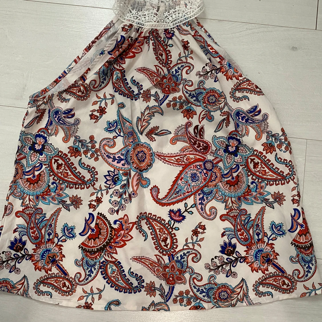Vit topp med paisleymönster - 3