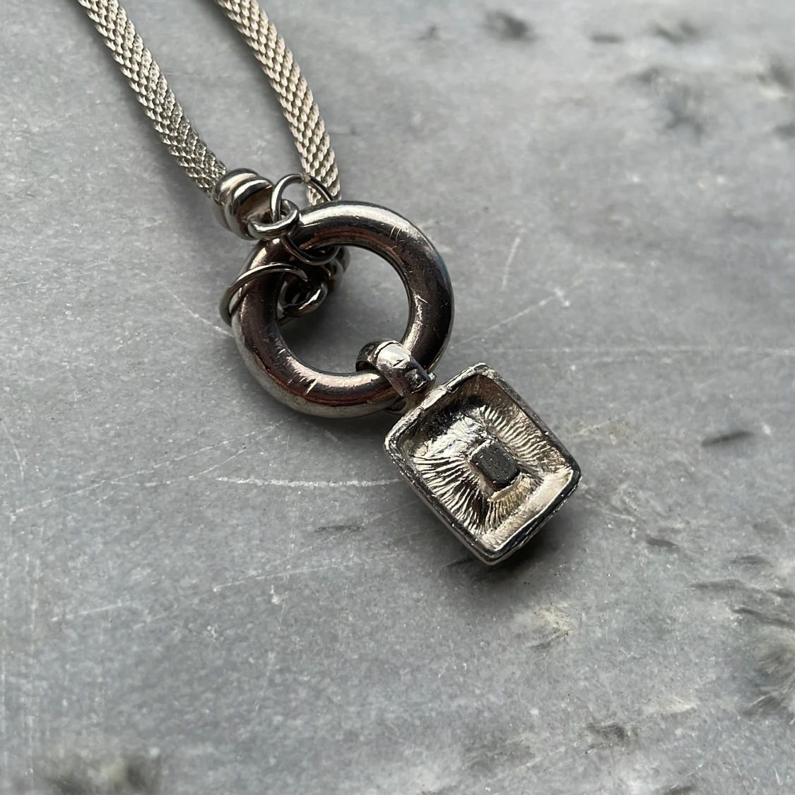 Silverfärgat halsband - 1