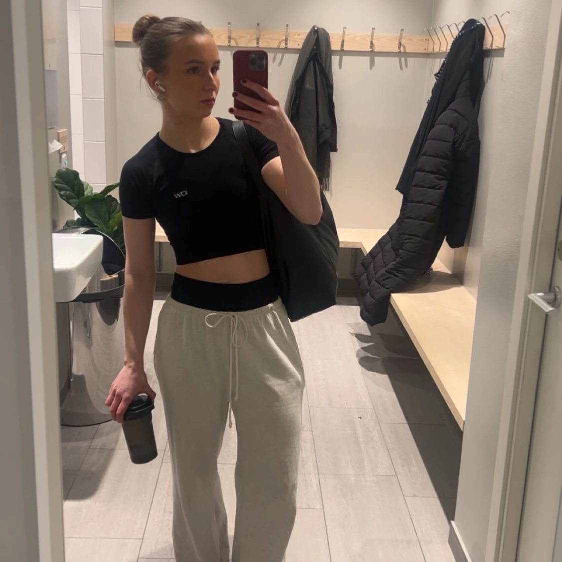 Svart croppad träningstopp från ICANIWILL - 1