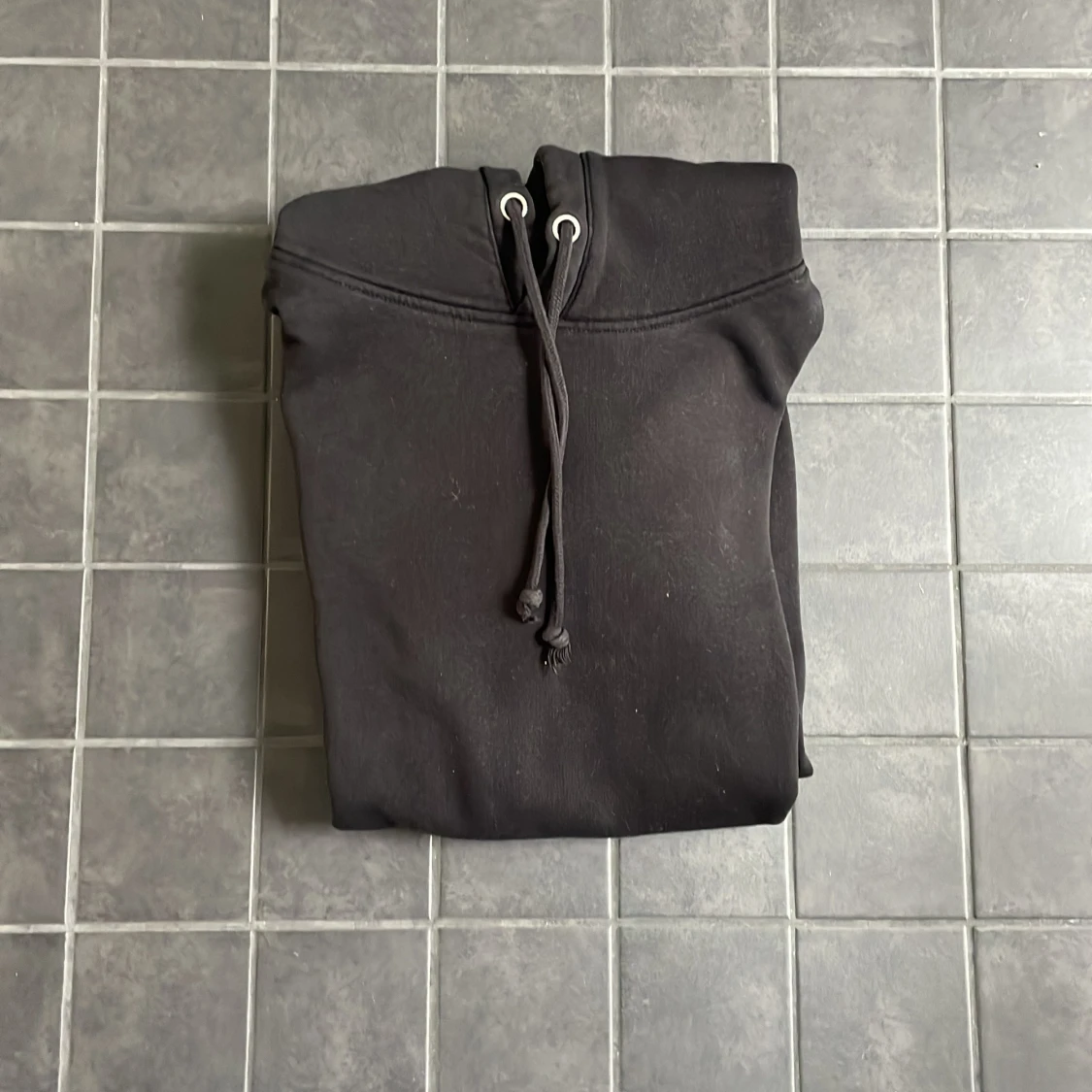 Svart hoodie från BikBok med huva - 1