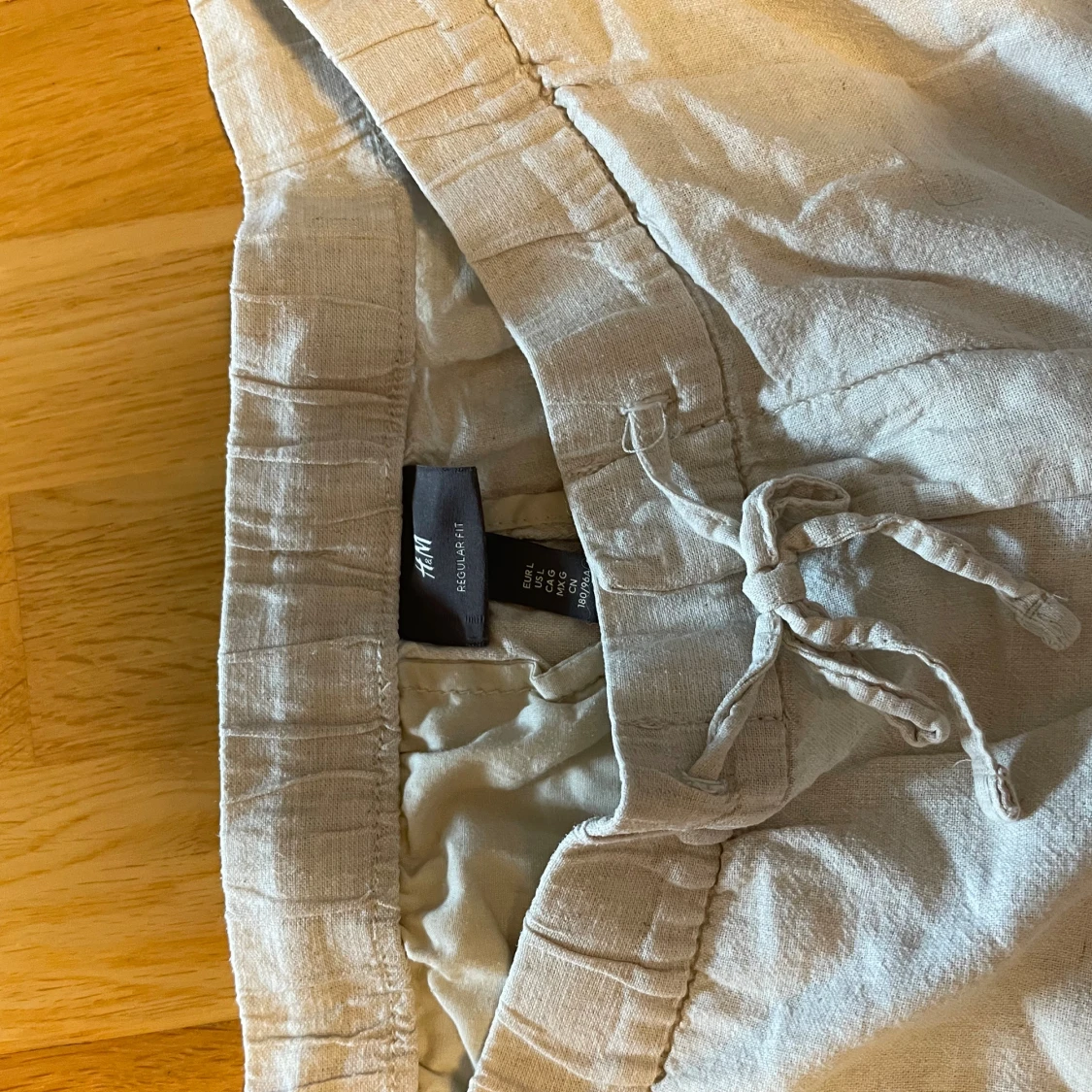 Beiga linnebyxor från H&M med snörning - 1