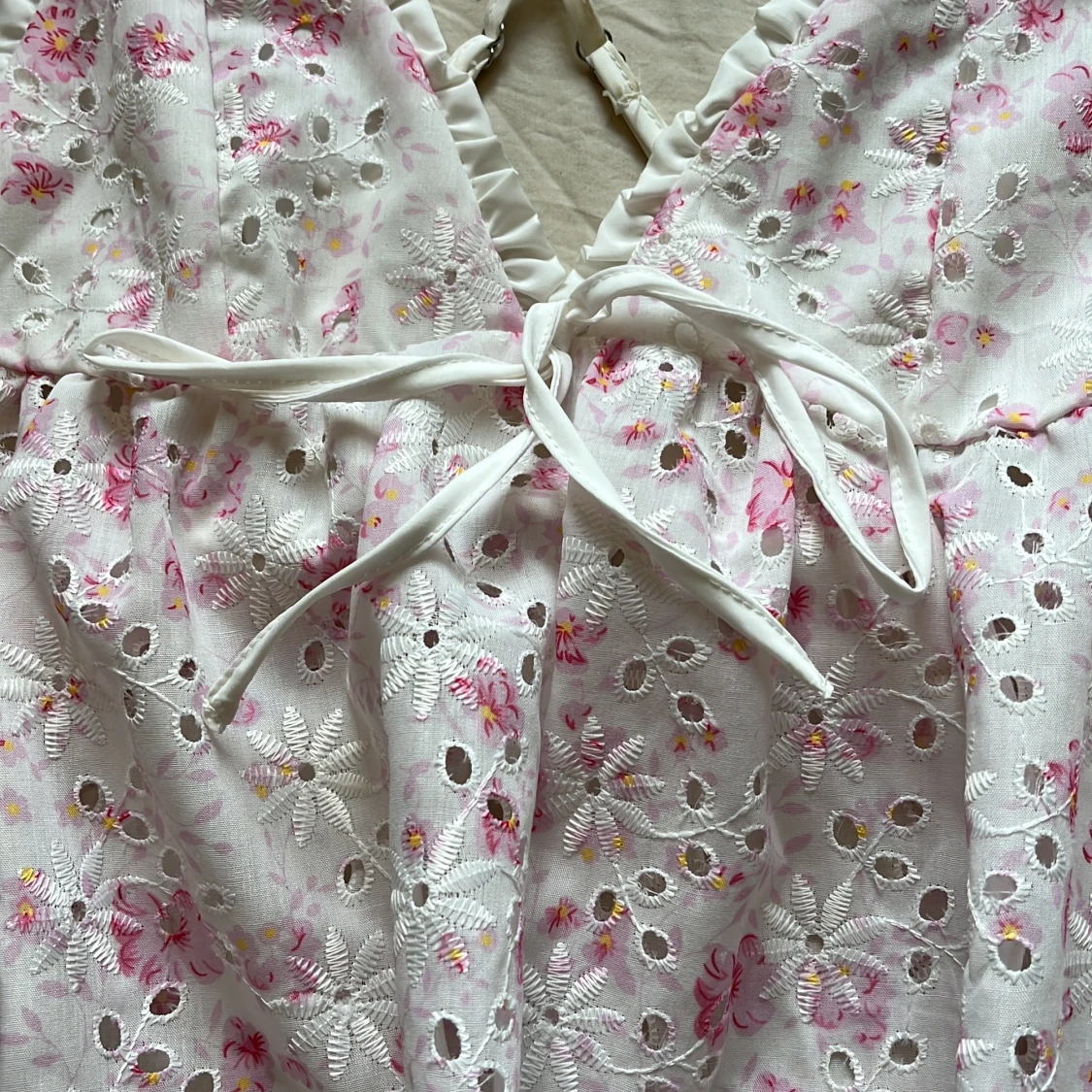 Vit blommig linnetopp - 1