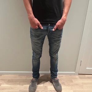 Dondup George - Säljer dessa goa Dondup George jeansen. Använda ett flertal gånger men är i väldigt bra skick. Storlek W29