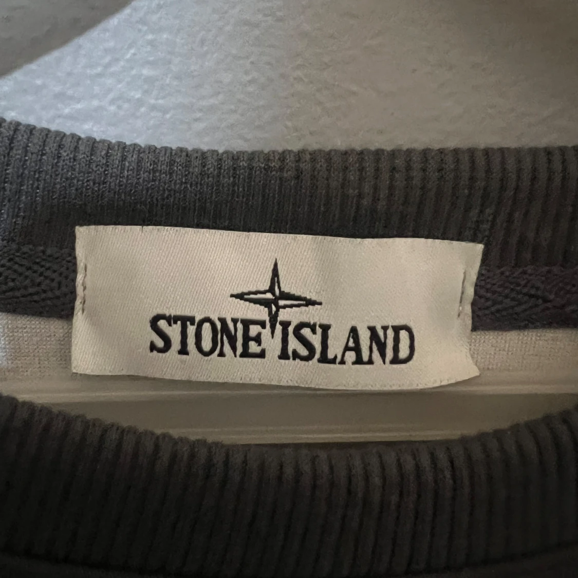 Grå sweatshirt från Stone Island - 1