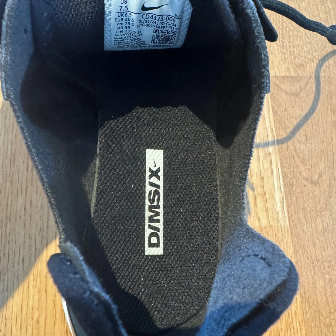 Nike React V2. Svart/vit - 2