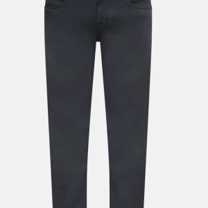 Nya tramarossa jeans - Säljer nya tramarossa jeans i 3 olika färger. Det finns många olika storlekar. Nya kostar mellan 3000kr och 5000kr men jag säljer för 1500kr. Allt är äkta här nu frågor eller är intresserade av att köpa så är det bara att skriva. Priset kan diskuteras men det är inte mycket.