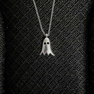 Phantom Pendant - 	•	Kedja: 50 cm 	•	Hängsmycke: 1 x 1,5 cm 	•	Rost- och nickelfritt rostfritt stål