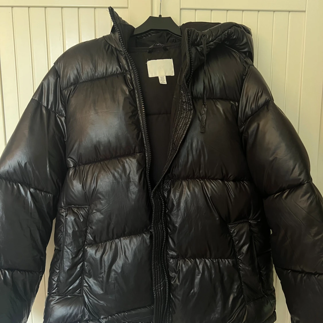 Svart pufferjacka från H&M - 1