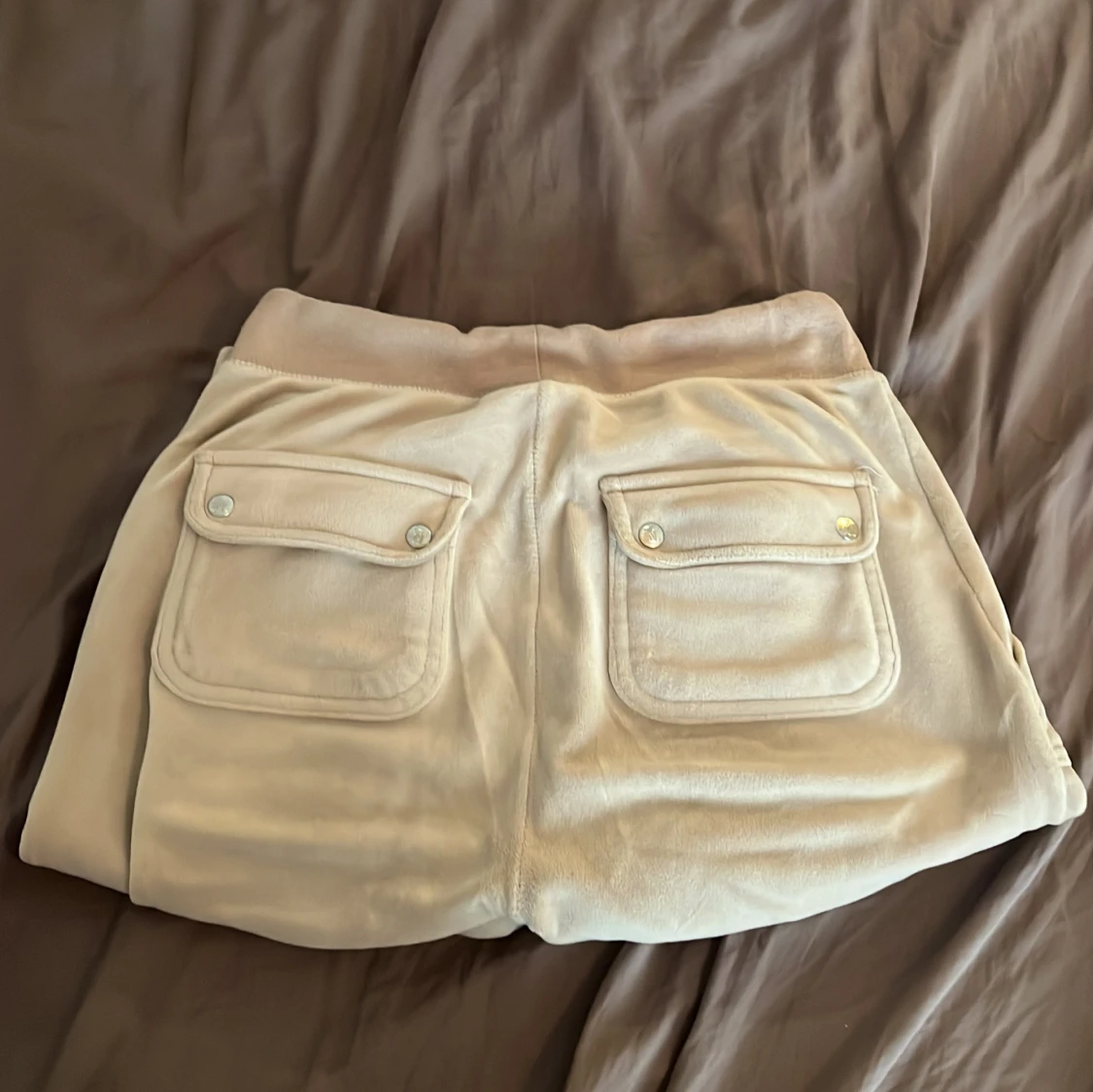 Beige juicy byxor - 1