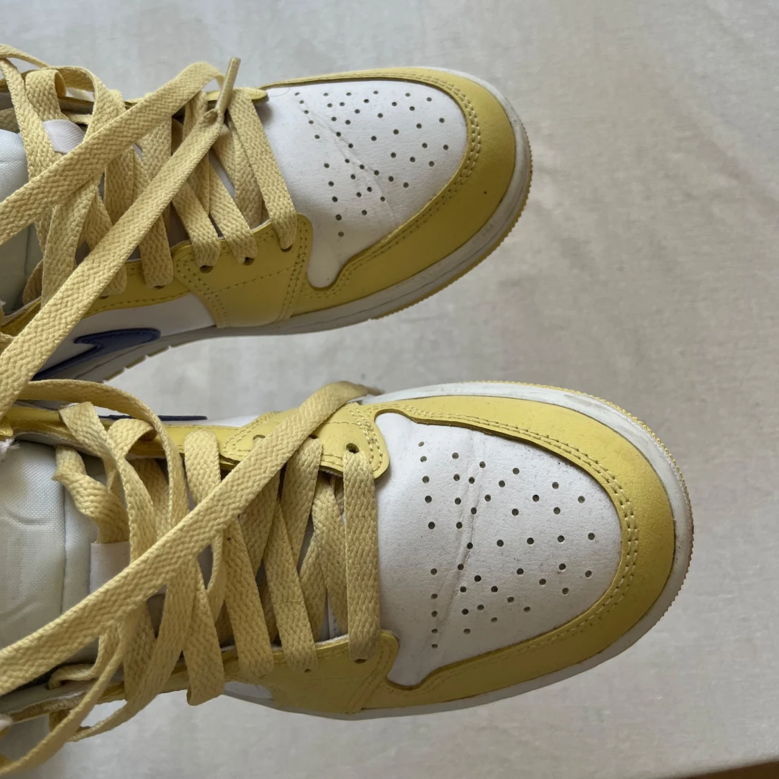 Nike Air Jordan 1 gul och vit - 2