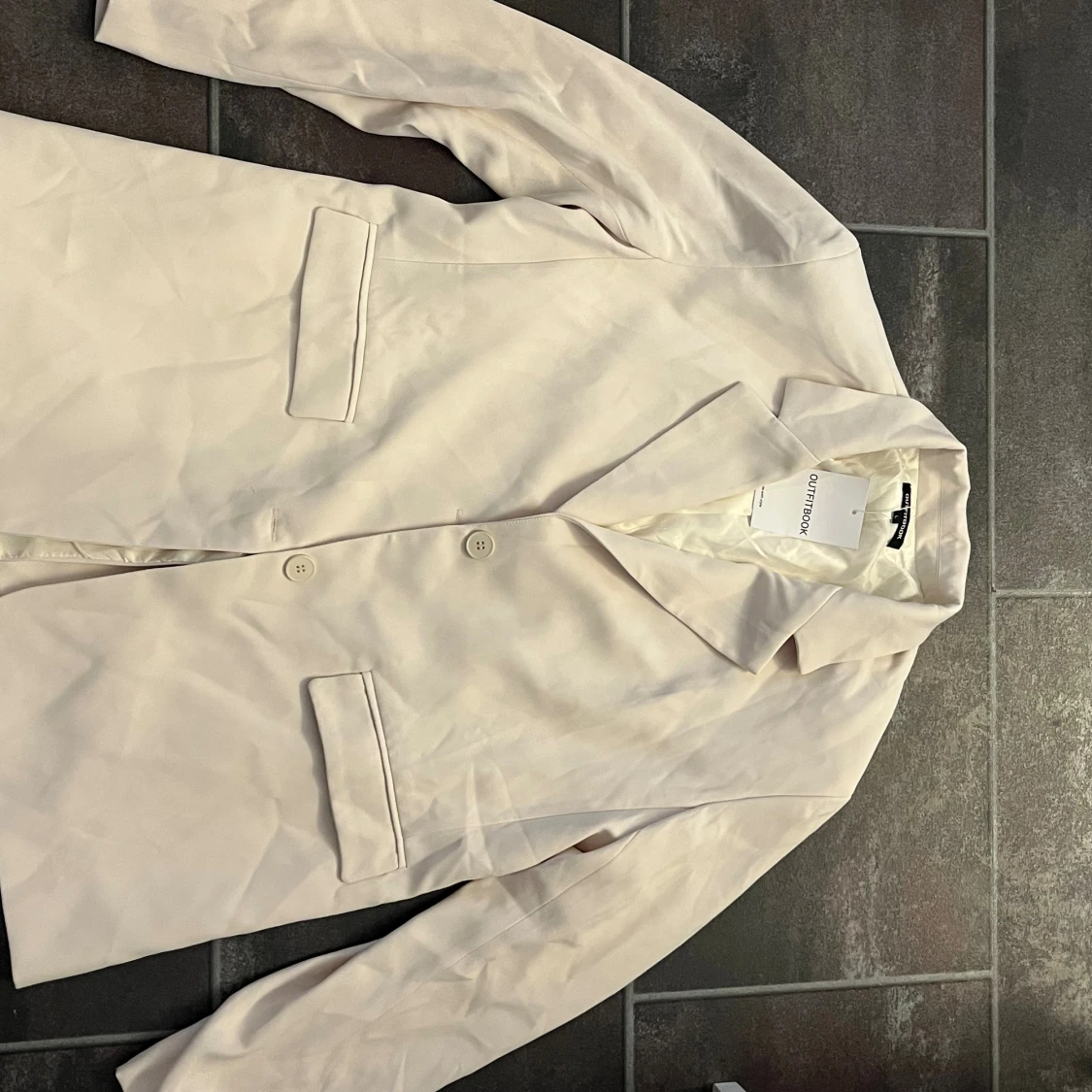 Beige kavaj från Outfittery