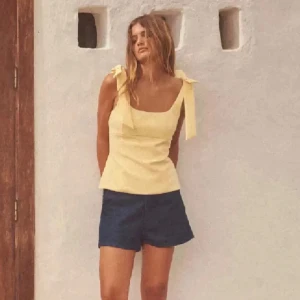 Gult linne - Fin topp från Zara i mycket bra skick .