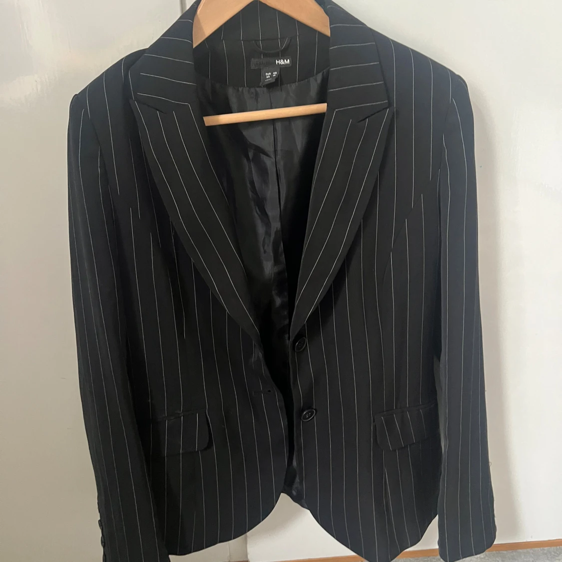 Svart randig kavaj från H&M