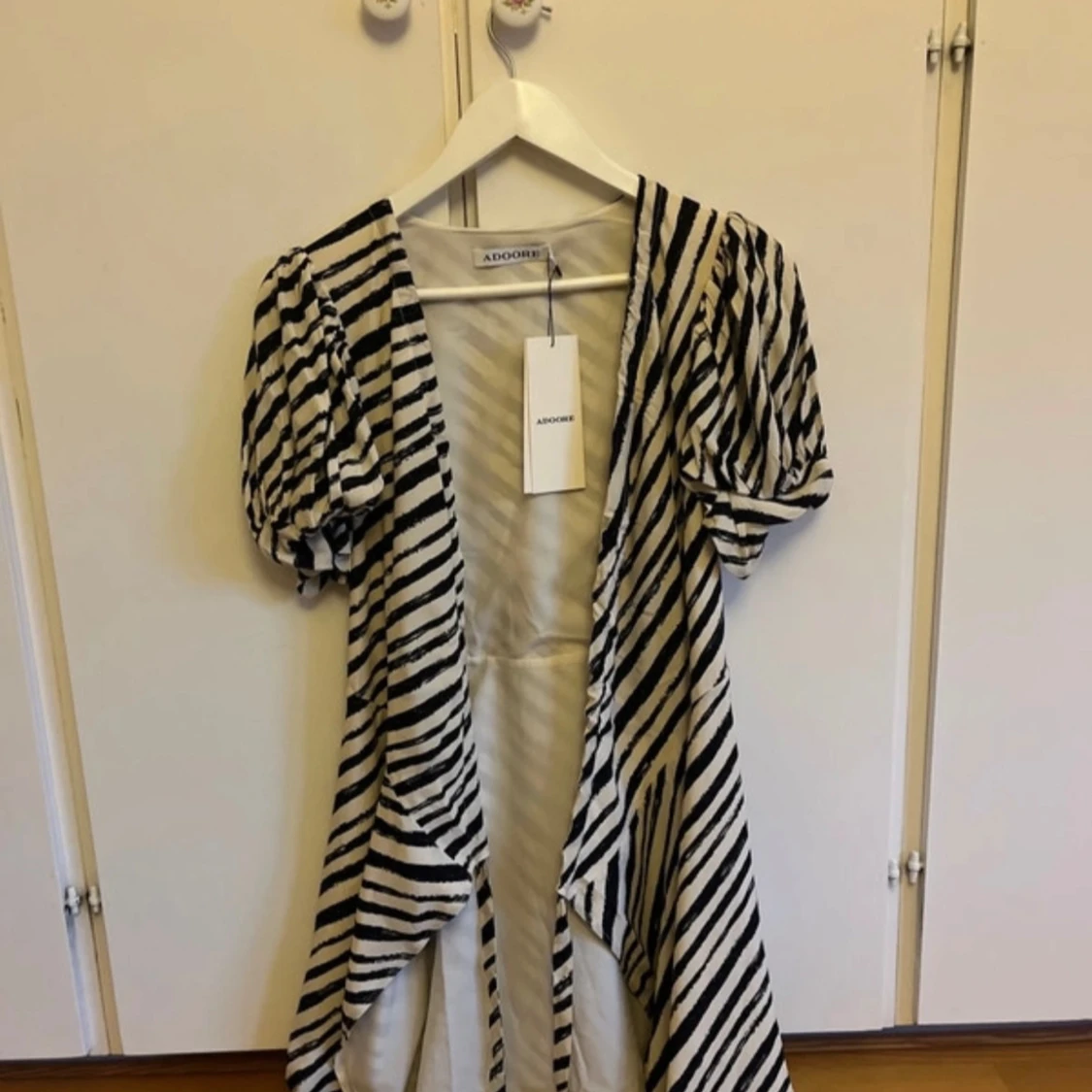 Zebramönstrad klänning från Adoore