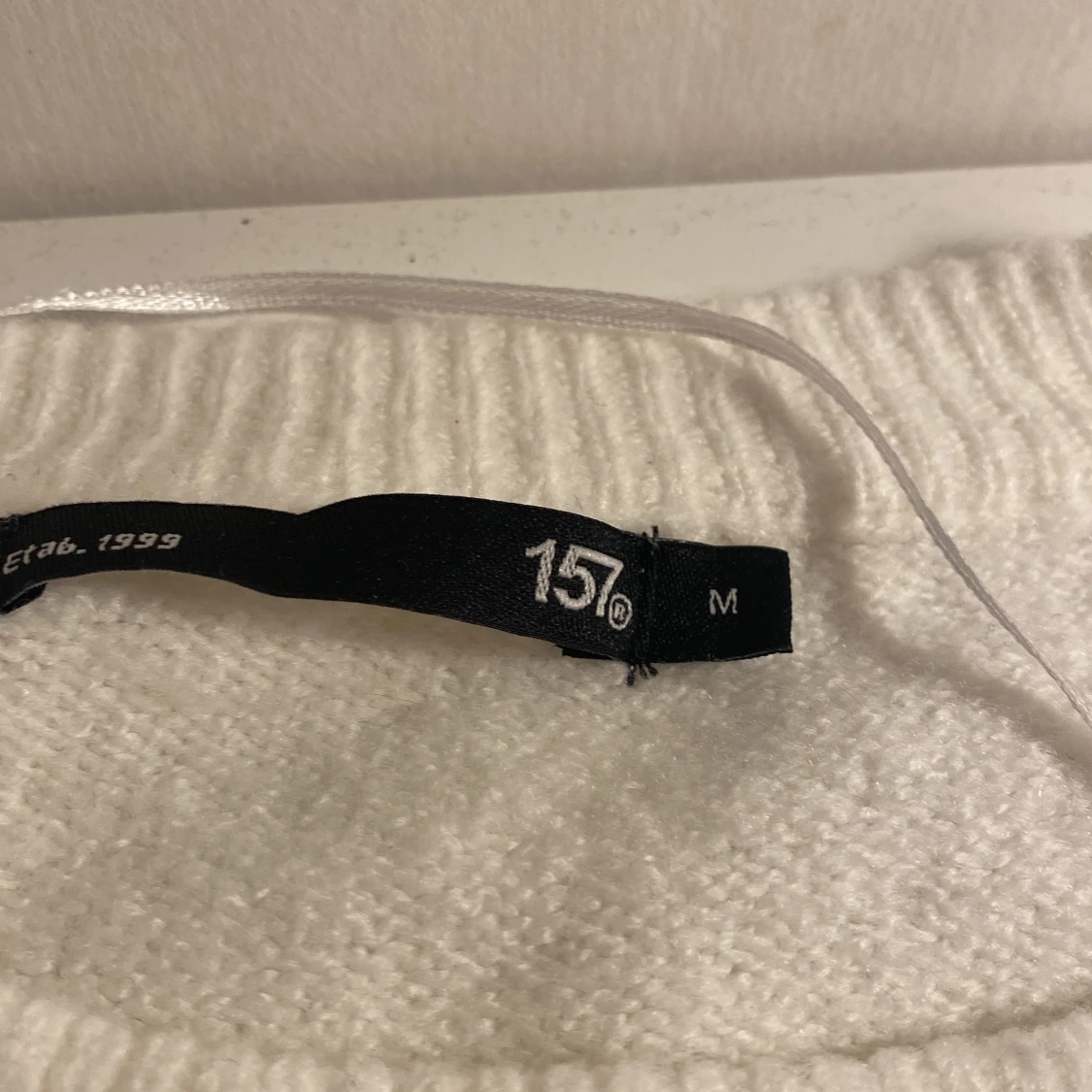 Vit stickad tröja från 157 - 2