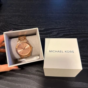 Michael kors klocka - En helt ny Michael Kors klocka, med etikett. Färg: Roséguld