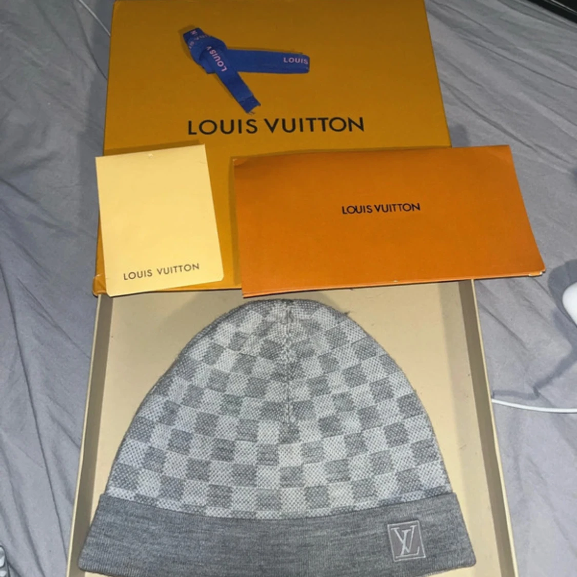 Grå Louis Vuitton beaine