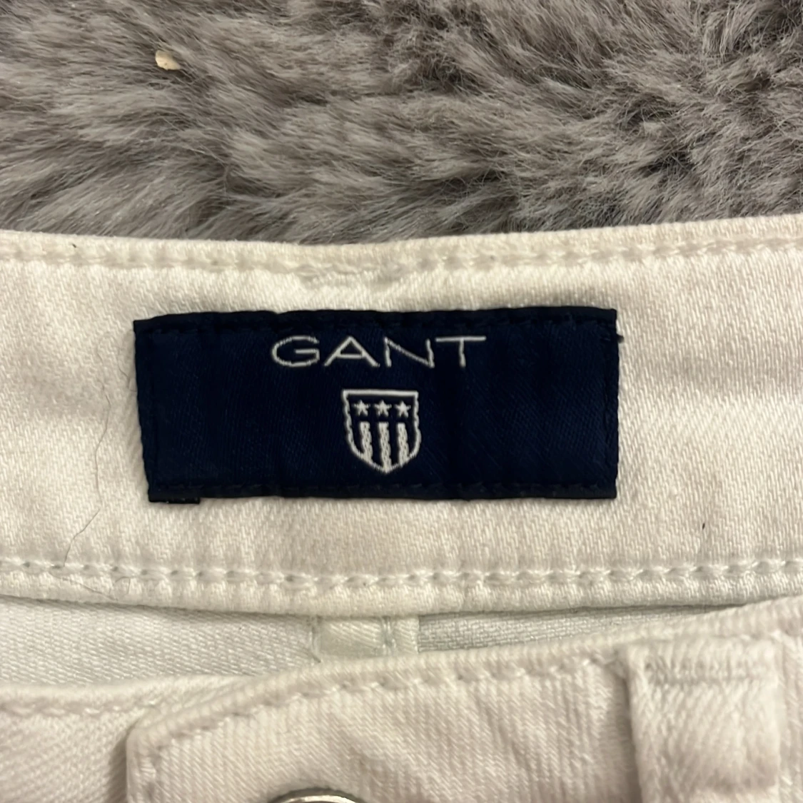 Vita jeansshorts från GANT - 3