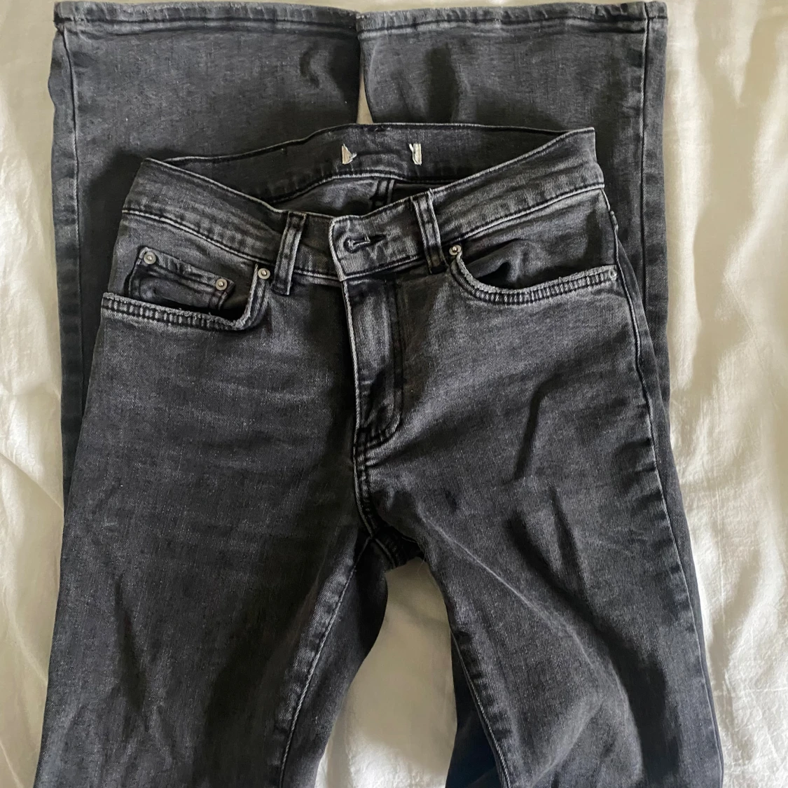 Gråa low waist jeans 💞 - 1