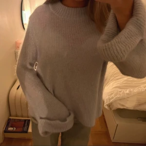 mohair tröja second female - såå najs stickad mohair tröja från second female🥹🥹🩷inte alls nopprig!
