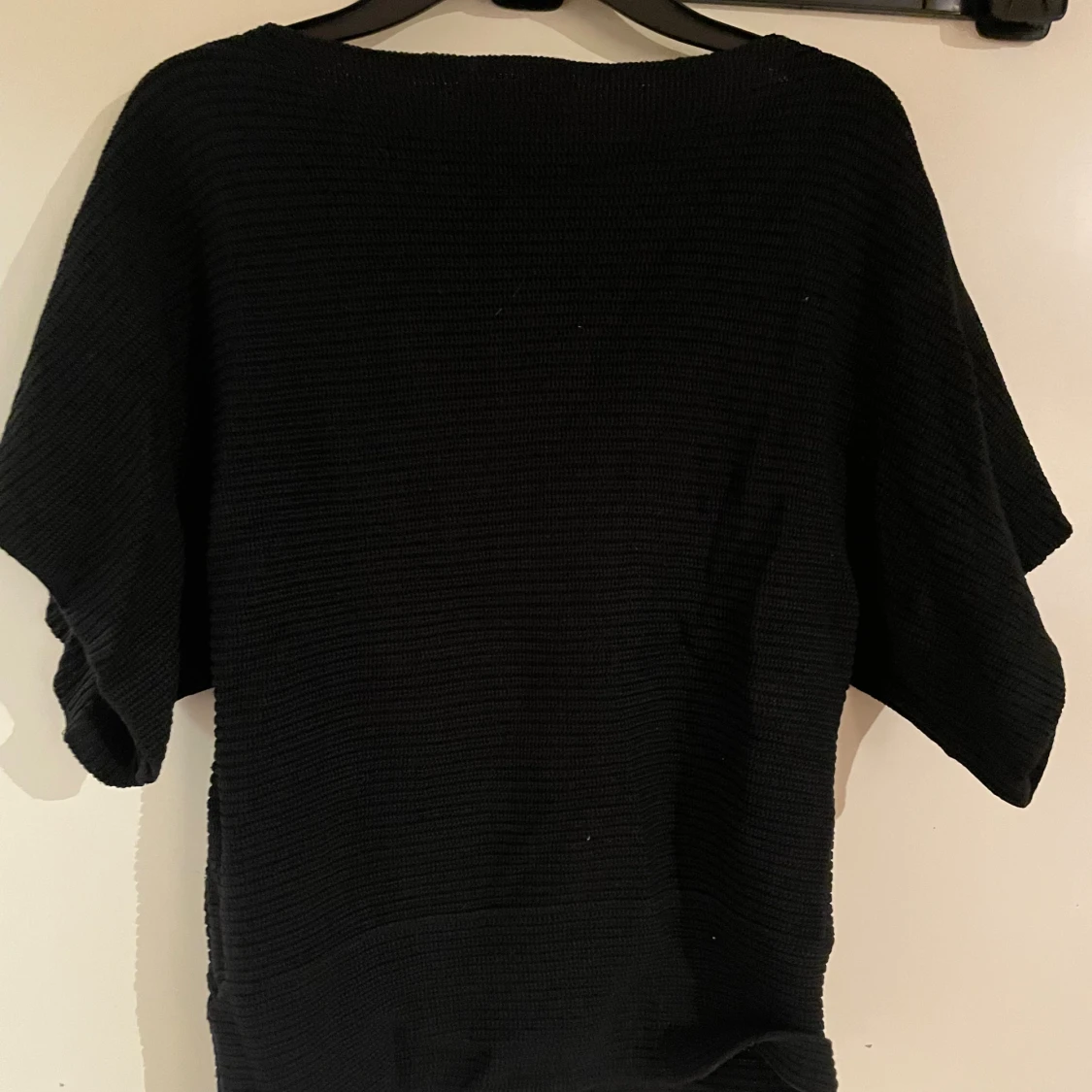 Svart stickad topp från Gina Tricot - 1