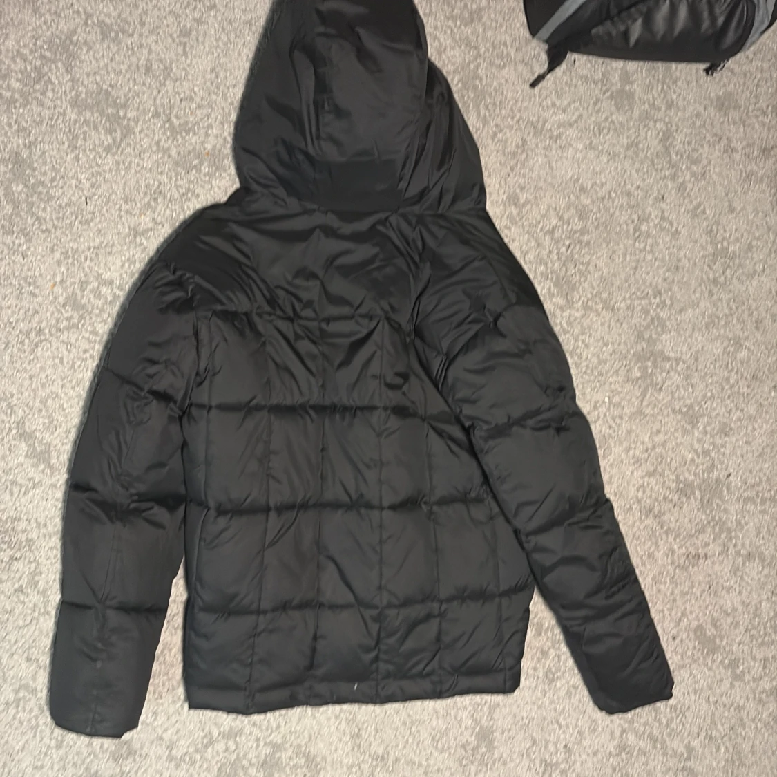 Svart pufferjacka från Lyle & Scott - 1