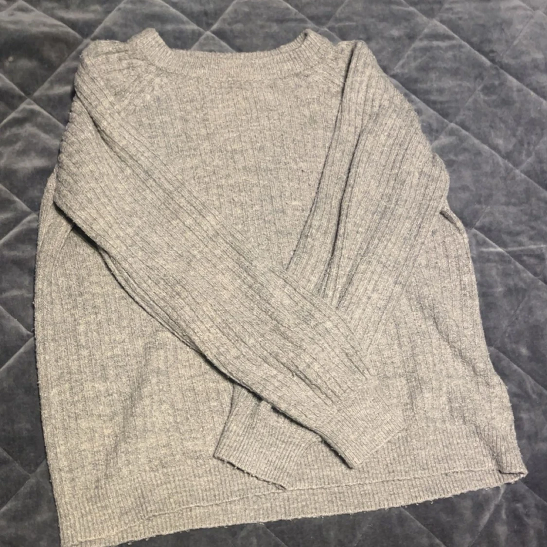 Grå ribbstickad tröja från Lindex - 1