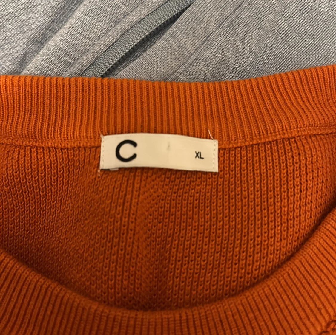 Orange stickad tröja från C, XL - 2