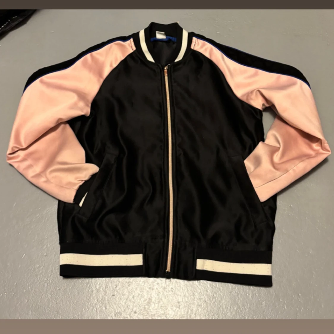 Svart och rosa bomberjacka Lindex - 1