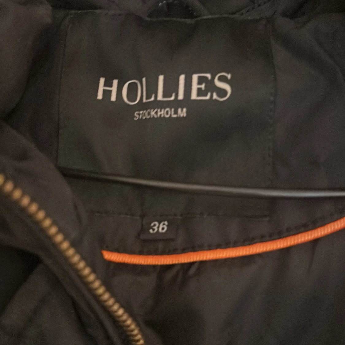 Svart parkas med päls från Hollies - 1